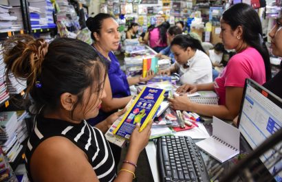 Utiles escolares son más caros este año: Familias enfrentan alza de gastos que en planteles particulares superan los $1.000