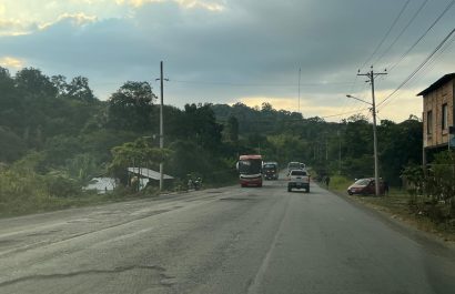La vía Montecristi - Jipijapa - La Cadena, hay tramos críticos.