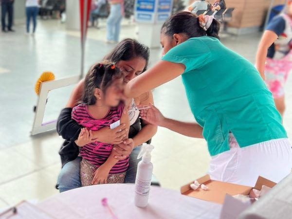 La vacunación estará dirigida a niños y adolescentes de hasta 15 años.