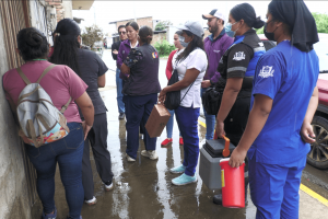 Vacunación casa por casa en Portoviejo busca frenar repunte de tosferina y fiebre amarilla