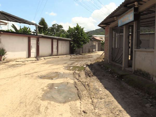 Vecinos reclaman intervención urgente por insalubridad y abandono en Cuatro Esquinas