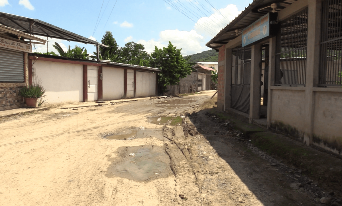 Vecinos reclaman intervención urgente por insalubridad y abandono en Cuatro Esquinas