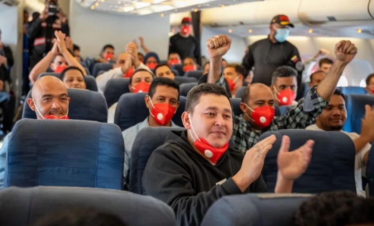 Venezuela recibe a 186 nacionales deportados desde Estados Unidos en el aeropuerto de Maiquetía