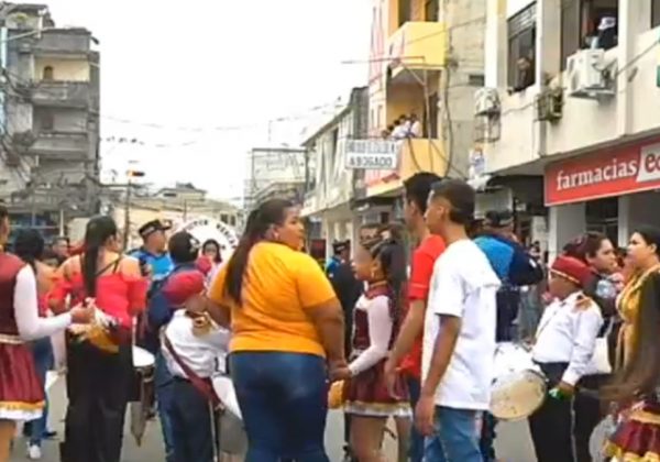Vinces Supuesta alerta de bomba causó la suspensión del desfile cívico por los 180 años de cantonización. (Captura de pantalla-GAD Vinces).