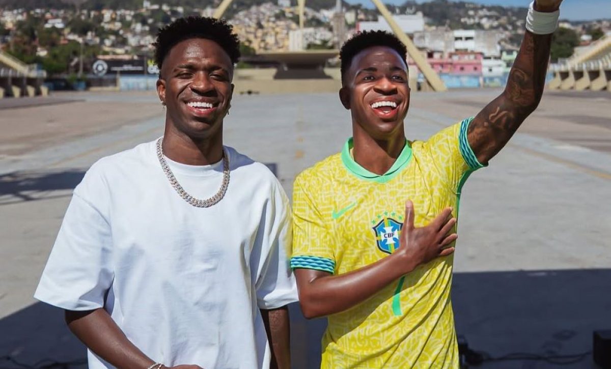 Vinícius Júnior celebra su estatua de cera en Río de Janeiro