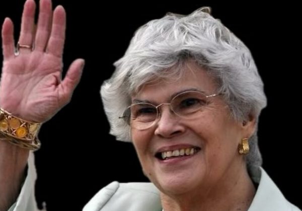Violeta Barrios de Chamorro, primera mujer presidenta en Latinoamérica, falleció a los 95 años tras una larga enfermedad. (X).