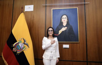 Viviana Veloz devela su pintura como presidenta de la Asamblea Nacional