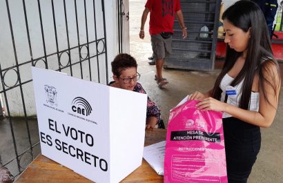 Votantes con dificultades para movilizarse se acogieron al voto asistido en San Vicente