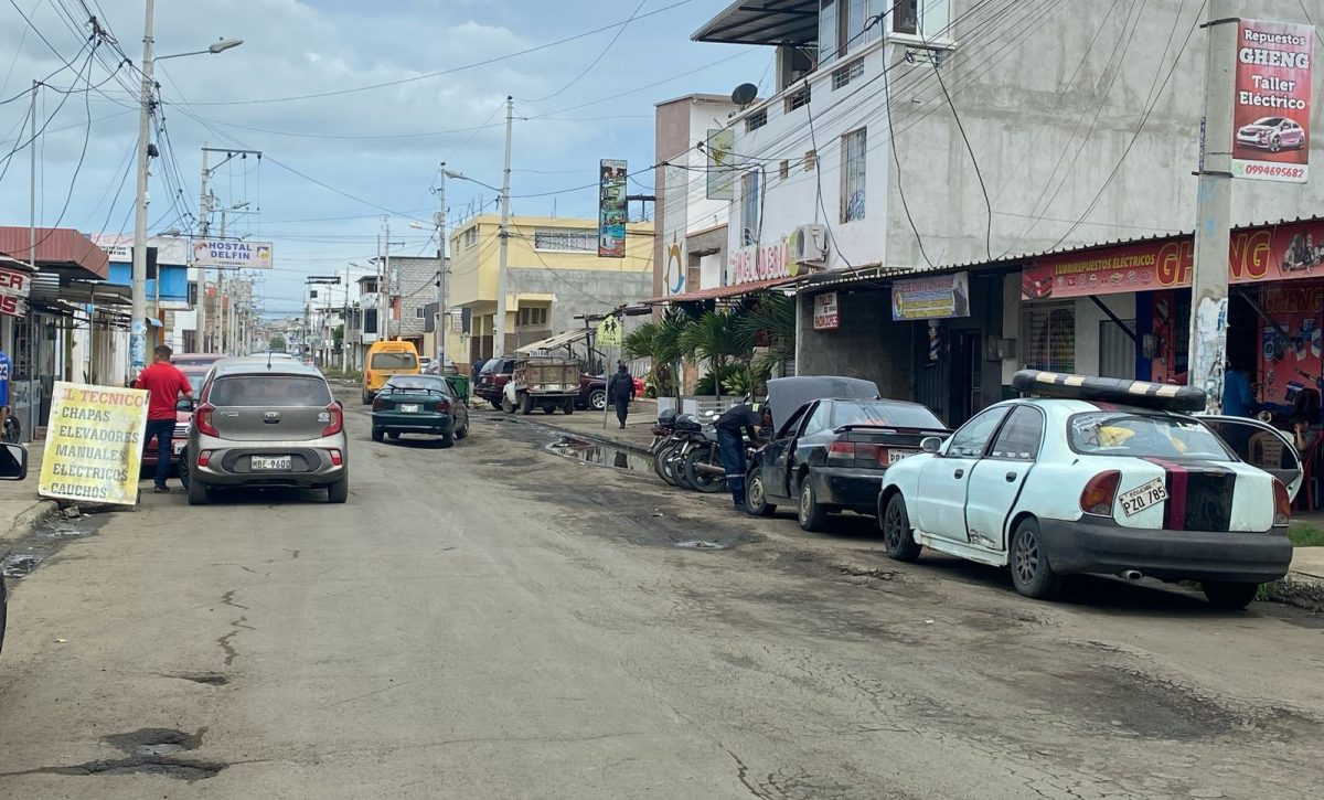 En Manta intervendrán 107 calles en un año. La inversión alcanza los 12 millones de dólares para este proyecto que busca mejorar el estado de las vías del cantón.