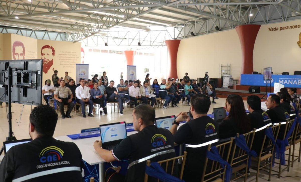 Taller del CNE en Montecristi