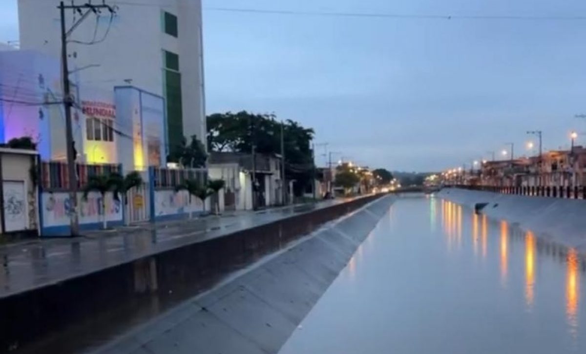 La corriente del canal de aguas lluvias, desbordado por las precipitaciones, lo arrastró sin dejar rastro.
