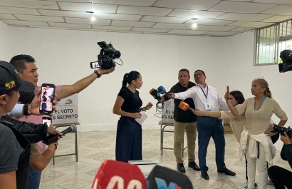 Luisa Gonzáles cumplió con su derecho al voto en Canuto, Chone