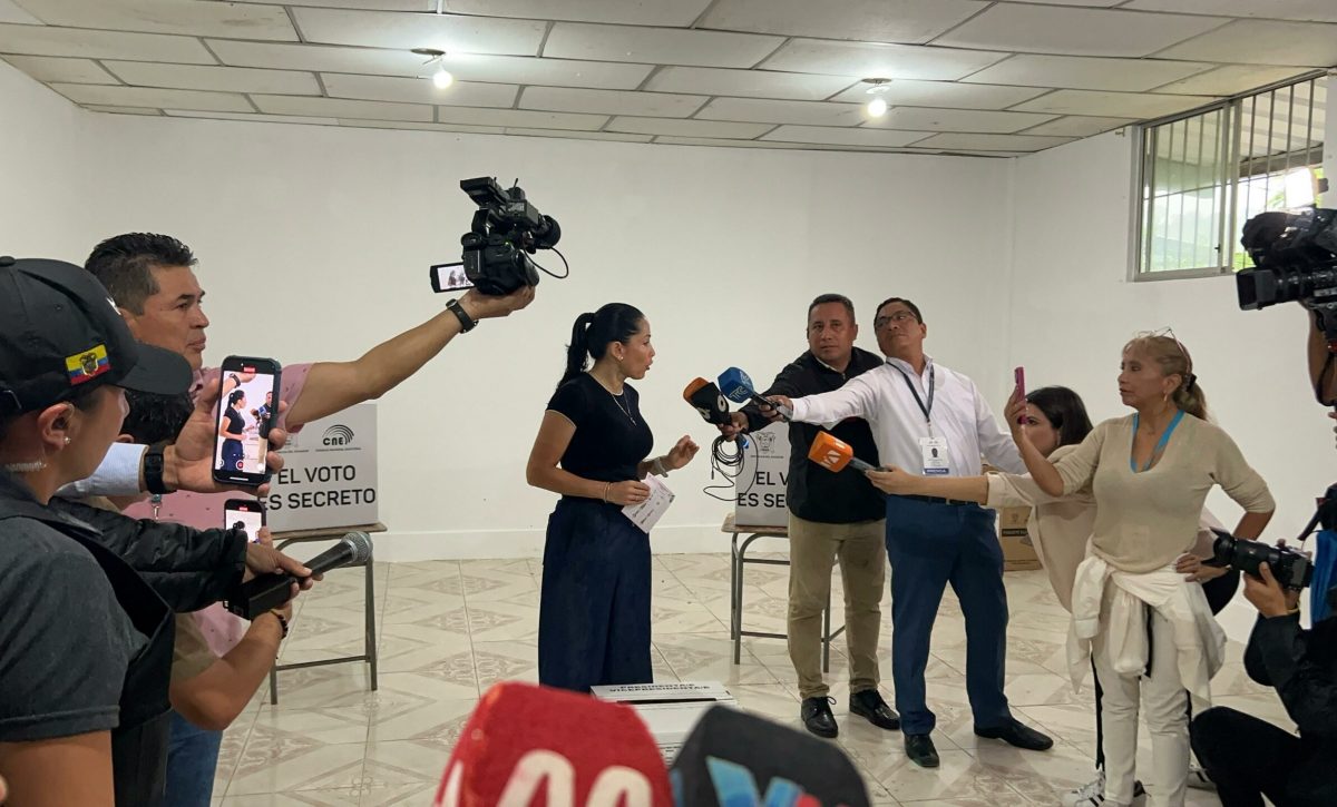 Luisa Gonzáles cumplió con su derecho al voto en Canuto, Chone