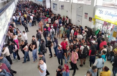 Masiva Movilización en Terminal de Santo Domingo por Elecciones Presidenciales