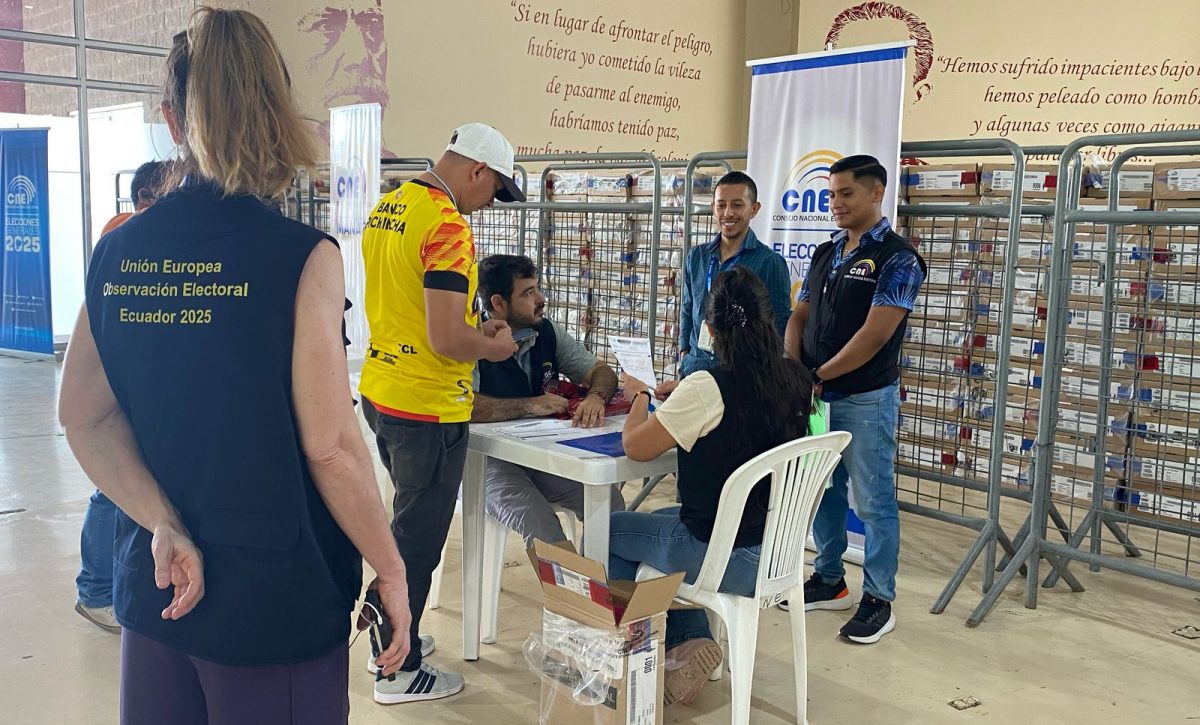 El escrutinio en Manabí se realiza bajo estricta vigilancia de observadores internacionales, nacionales y delegados políticos.