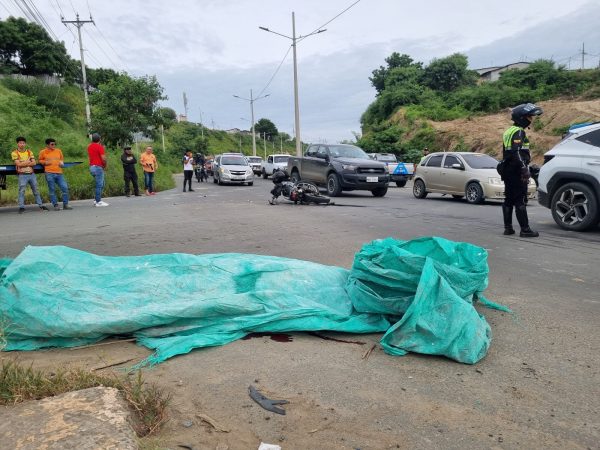 Motociclista muere en un accidente de tránsito en la vía Circunvalación, en Manta