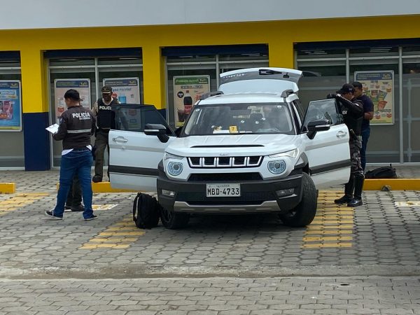 Montecristi: crimen a tiros en parqueadero de supermercado deja una víctima fatal