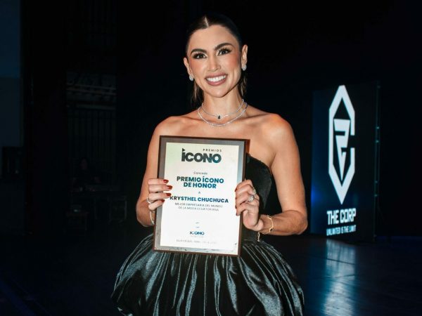 De las telas al escenario: Krysthel Chuchuca brilla como mejor empresaria de moda