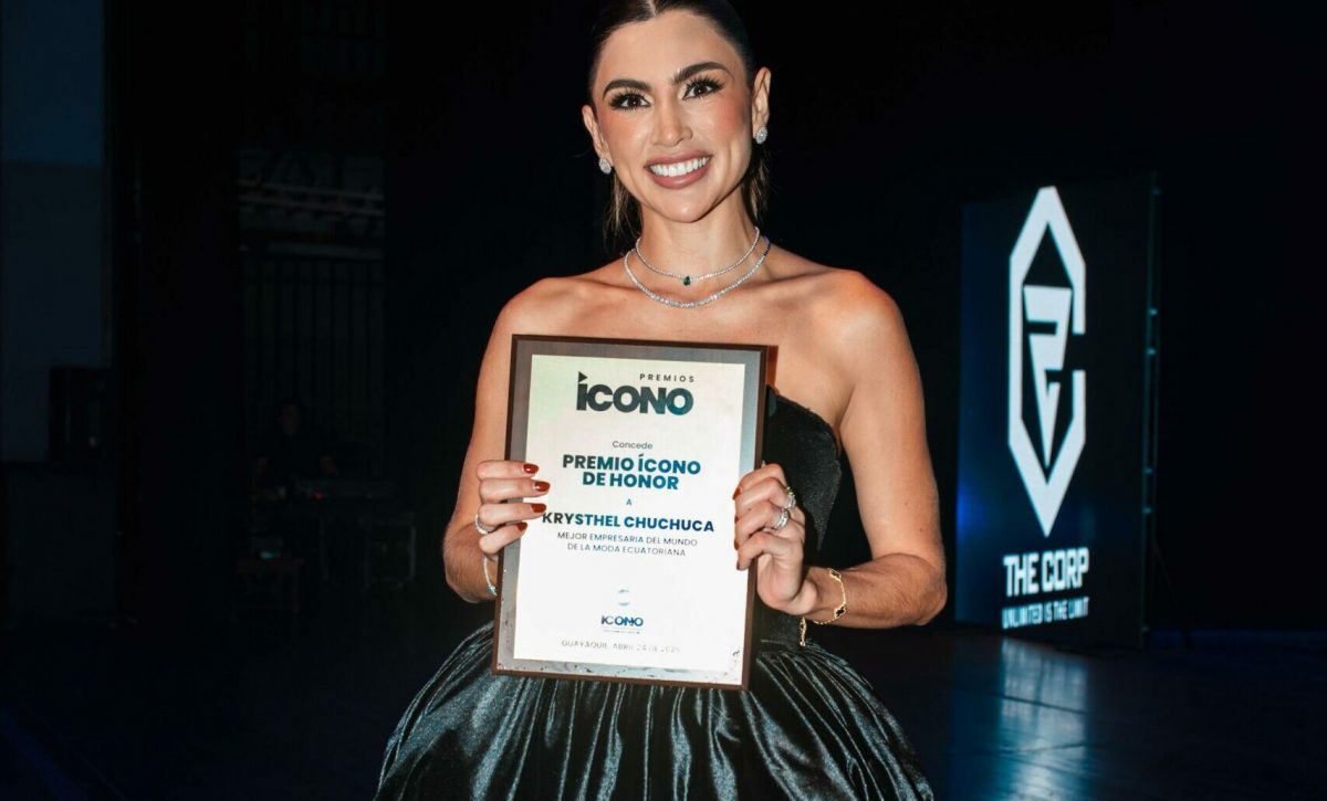 De las telas al escenario: Krysthel Chuchuca brilla como mejor empresaria de moda