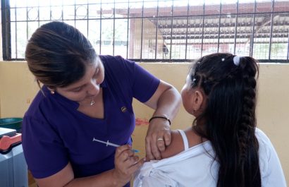 Jornada de vacunación para niños en Ecuador: Tosferina y fiebre amarilla en foco
