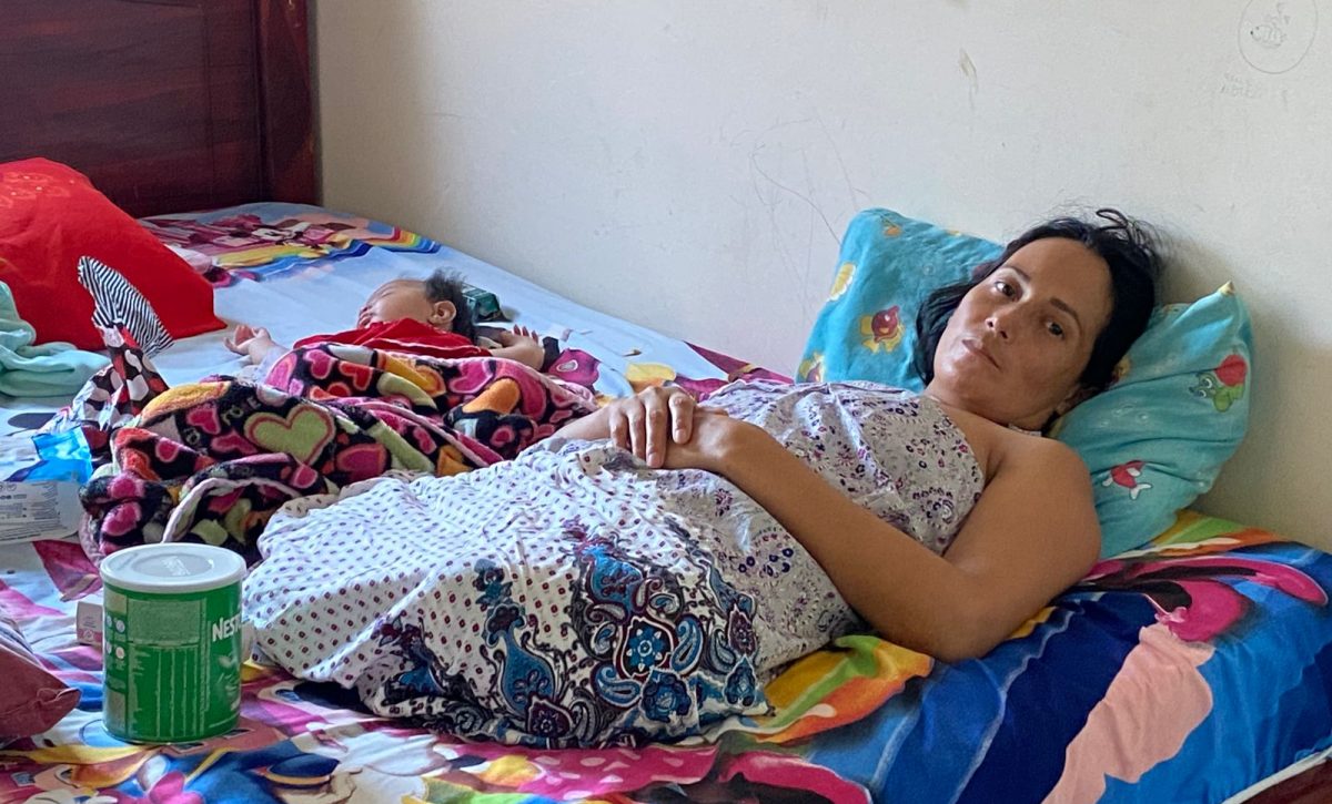 Erika Macías, de 36 años, solo quiere ver crecer a sus hijos; su última niña tiene tres meses.