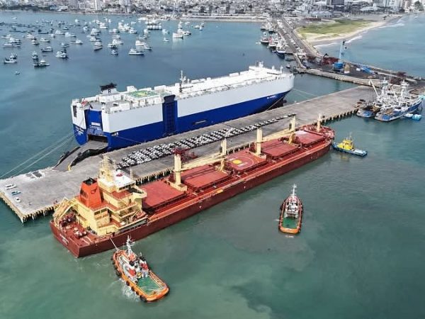 MS ELSABETH C, un granelero que se ha convertido en el buque de mayor calado (13,07 metros) en arribar al Puerto de Manta.