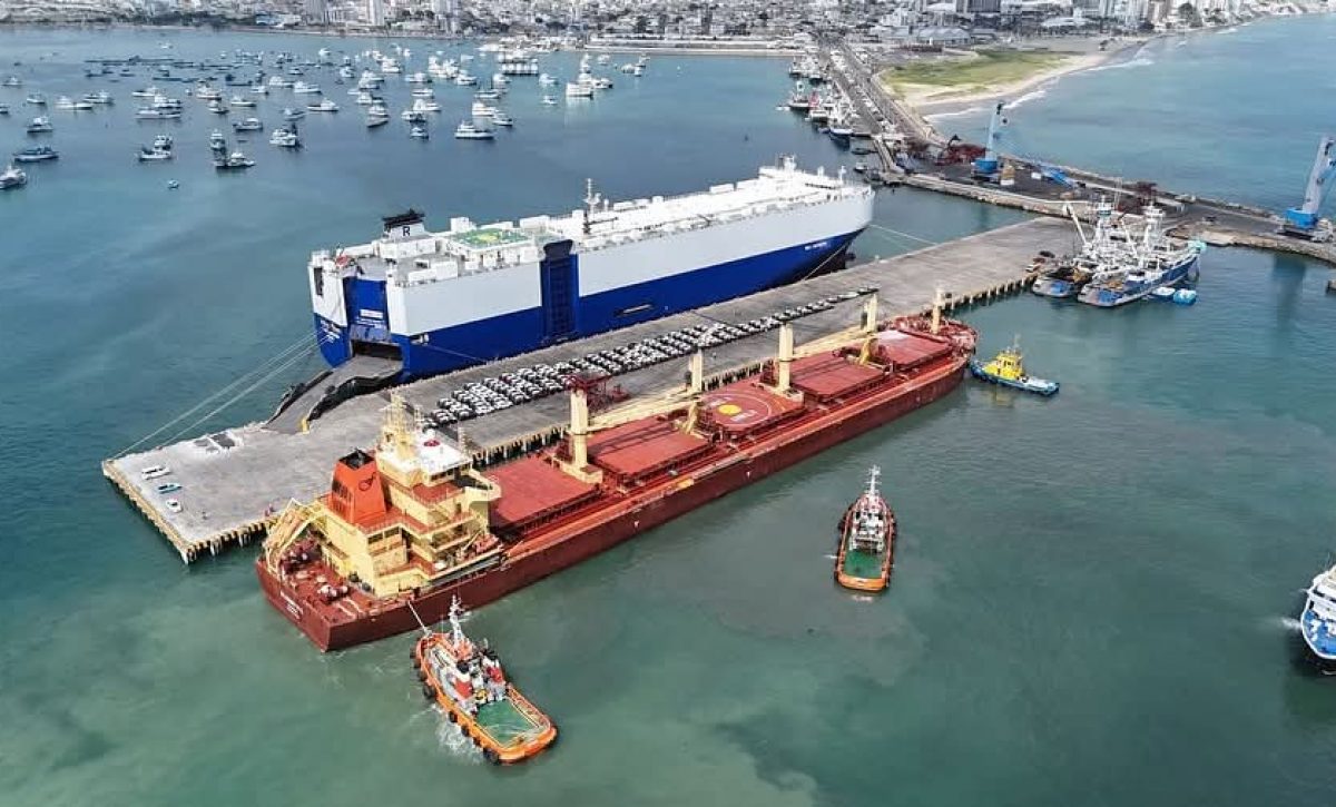 MS ELSABETH C, un granelero que se ha convertido en el buque de mayor calado (13,07 metros) en arribar al Puerto de Manta.