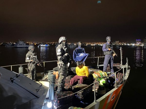 Los 2100 paquetes de droga iban en una narcolancha que transportaba 45 bultos