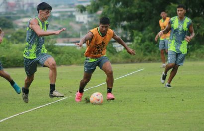 Jugadores del Manta FC durante un entrenamiento en el complejo San Juan.