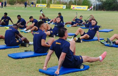 Jugadores de Delfín SC en un entrenamiento en el complejo Los Geranios. FOTO: Comunicación Delfín
