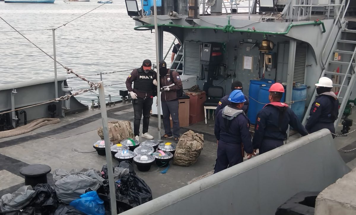 Catorce toneladas de droga fueron decomisadas en cinco operativos distintos, que se realizaron en estas últimas dos semanas en aguas internacionales. FOTO: Medios Ediasa.