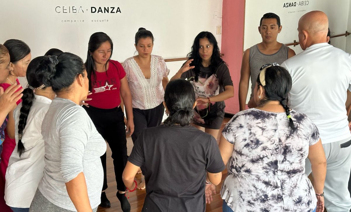 Magaly Llumipanta lideró el taller de danza movimiento terapia, que culminó el viernes 25 de julio. FOTO: La Marea.