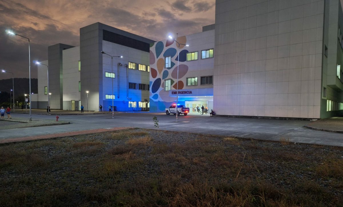 La víctima fue trasladada al Hospital de Especialidades Portoviejo donde minutos después del ataque falleció.