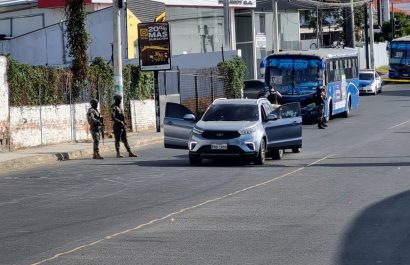 Violento ataque armado en la vía Ascanio Paz: un fallecido y dos heridos en Manta