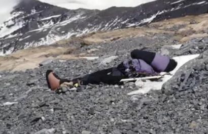 Francys Arsentiev, conocida como la "Bella Durmiente" del Monte Everest, falleció el 24 de mayo de 1998