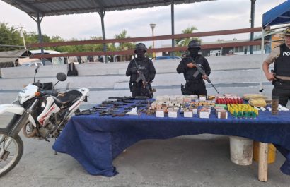 Desmantelan centro de acopio de armas y drogas en Santa Ana, Manabí