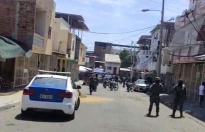 Sicariato en Manta: un muerto y un herido durante velorio en el barrio Rumiñahui