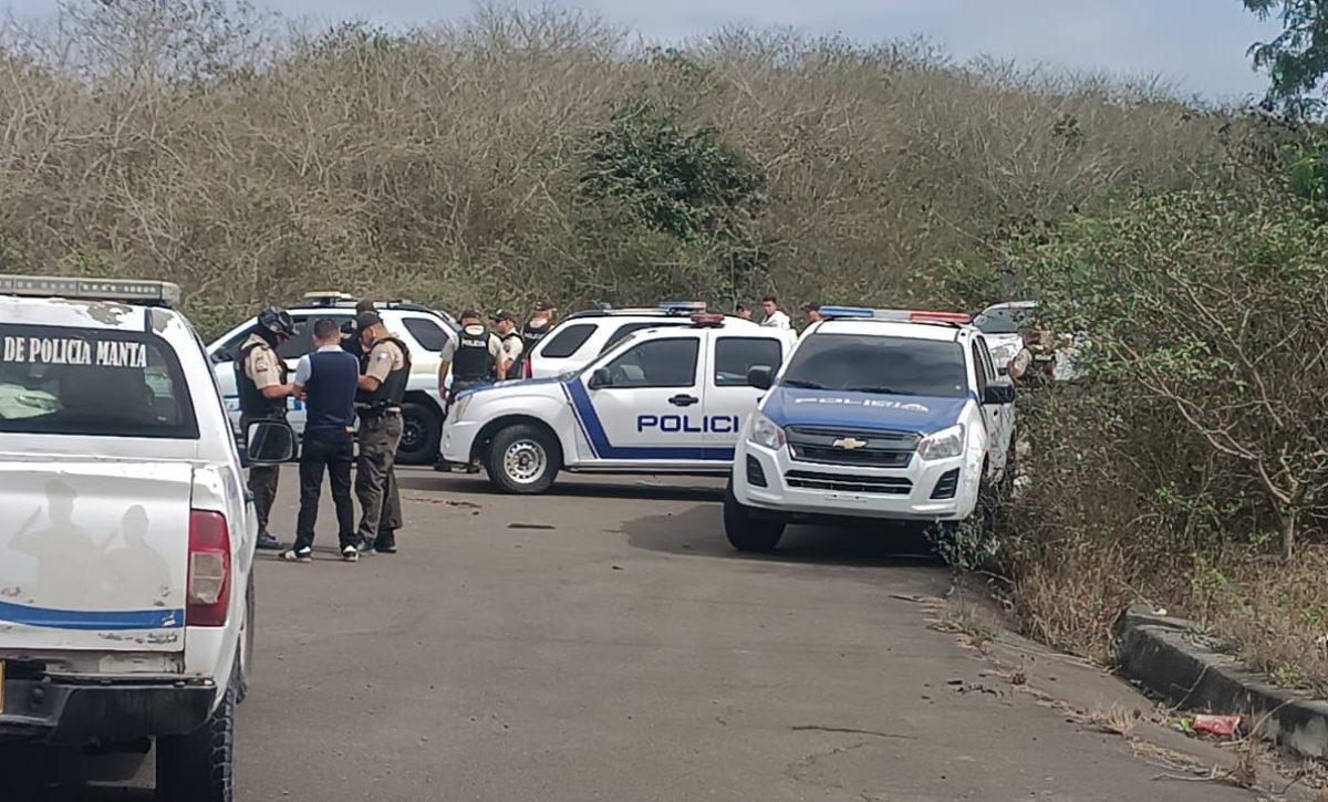 Dos hombres fueron hallados asesinados en una vía de Montecristi, cerca de la Refinería