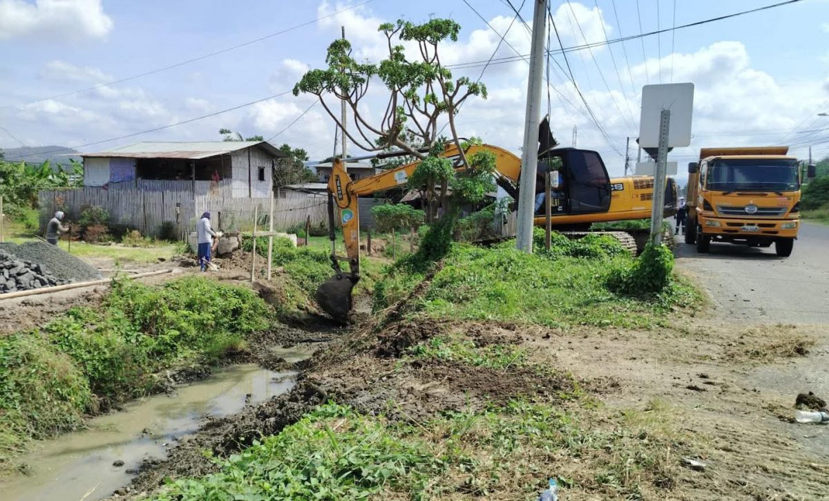 Intervención del Municipio de Portoviejo en la parroquia Riochico como parte de su plan invernal.