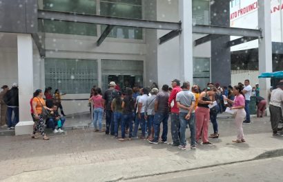 Varios agricultores hacen fila para acceder al Bono Raíces en Portoviejo