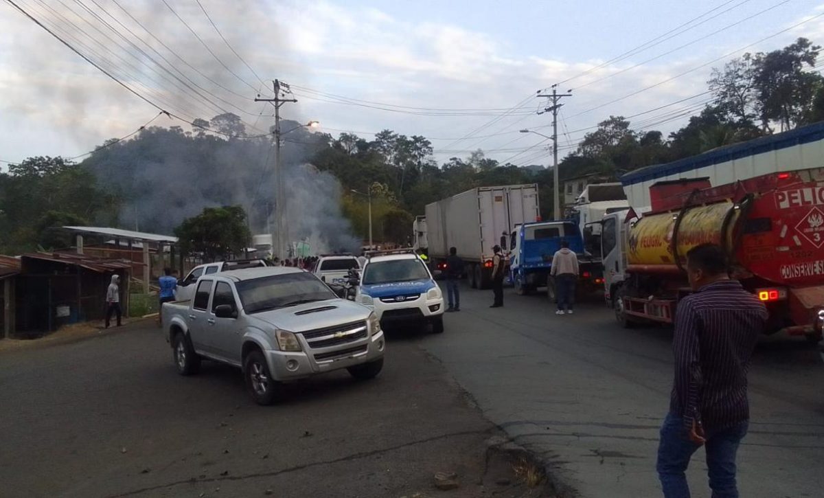 ¡Atención! LA vía Jipijapa-Guayaquil fue cerrada al tránsito vehicular debido al paro nacional