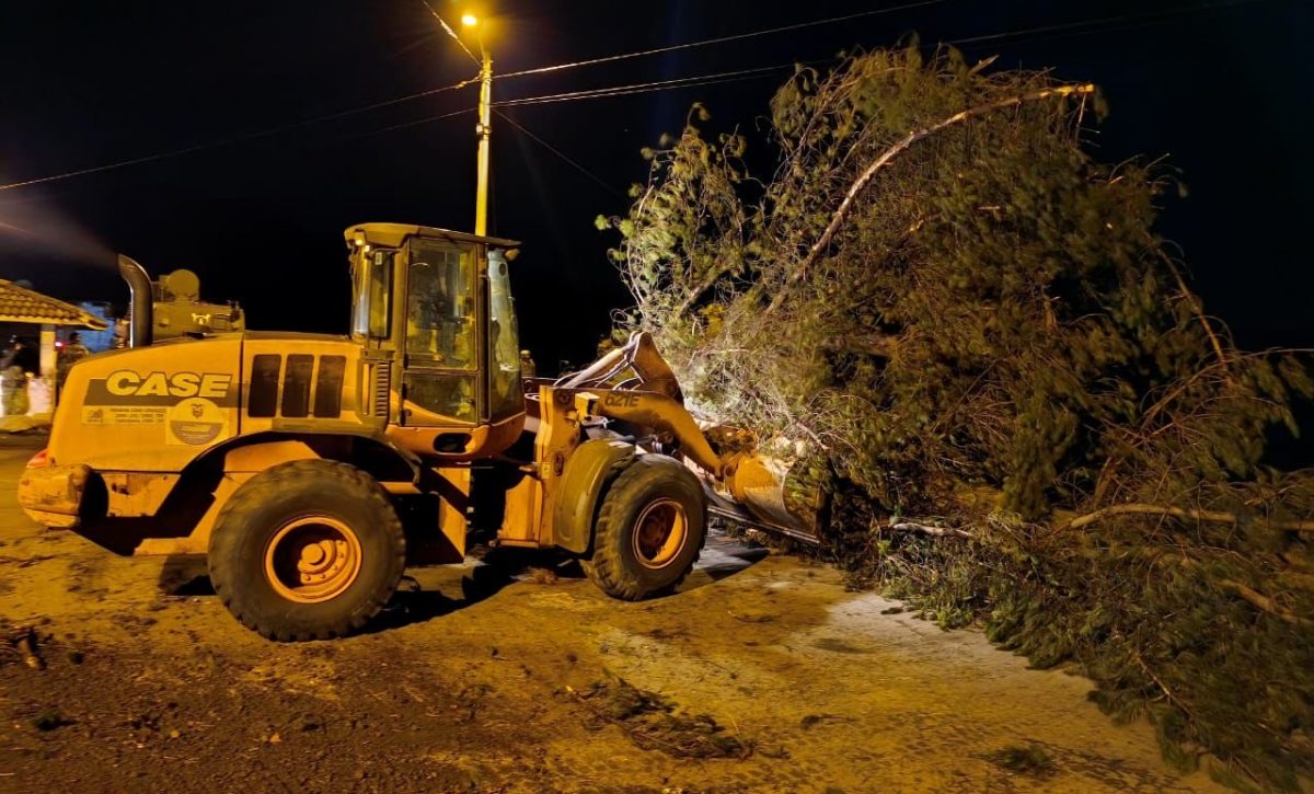 Deslizamientos cierran carreteras claves en Ecuador este es el reporte oficial