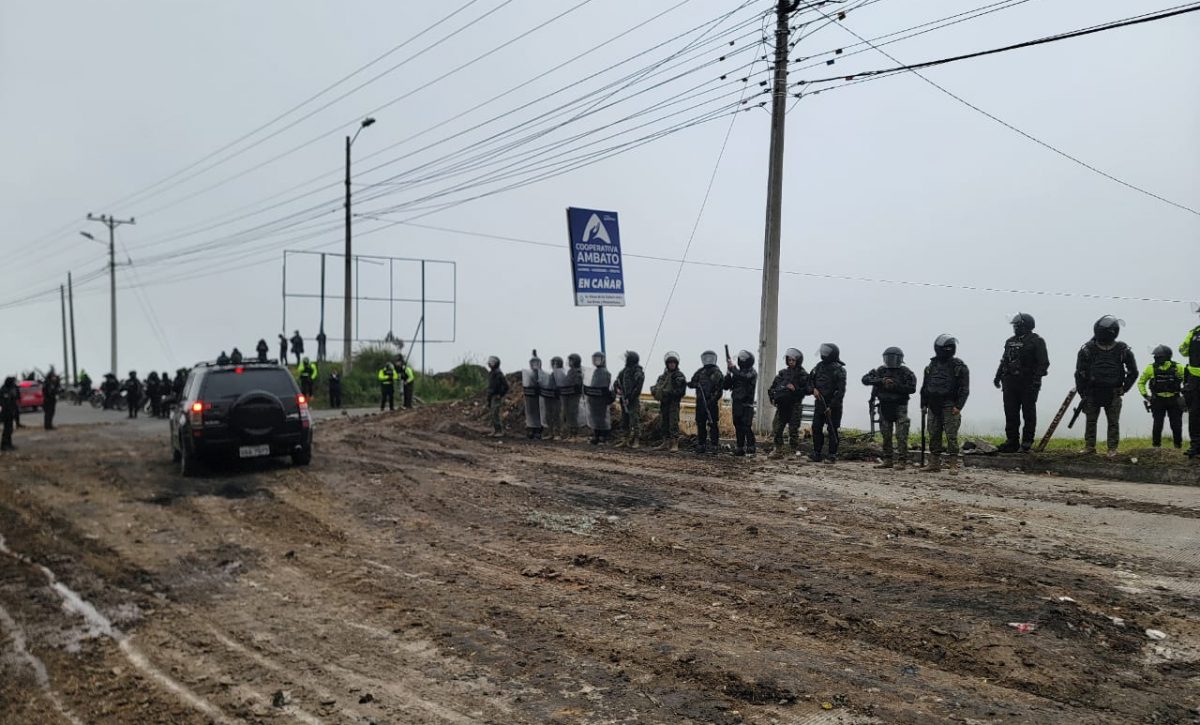 Fuerzas Armadas habilitan vías en Cañar y Azuay tras diálogos con comunidades