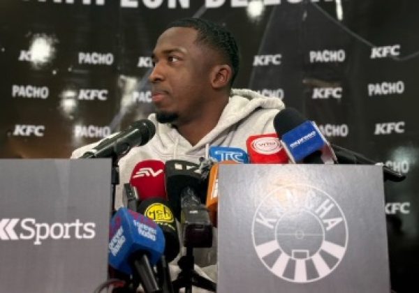 William Pacho jugador de Ecuador, ya llegó a Guayaquil para jugar contra Brasil y Perú