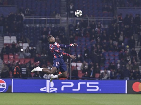 Willian Pacho se ha consolidado como pieza clave del sistema defensivo del PSG
