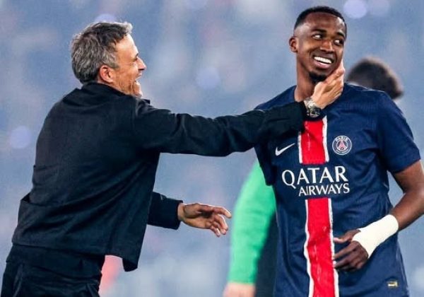 Willian Pacho destaca la confianza de Luis Enrique en su éxito con PSG