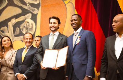 Willian Pacho recibió homenaje de la Asamblea Nacional