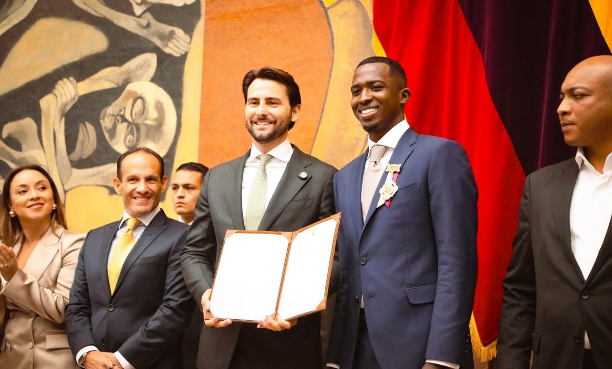 Willian Pacho recibió homenaje de la Asamblea Nacional