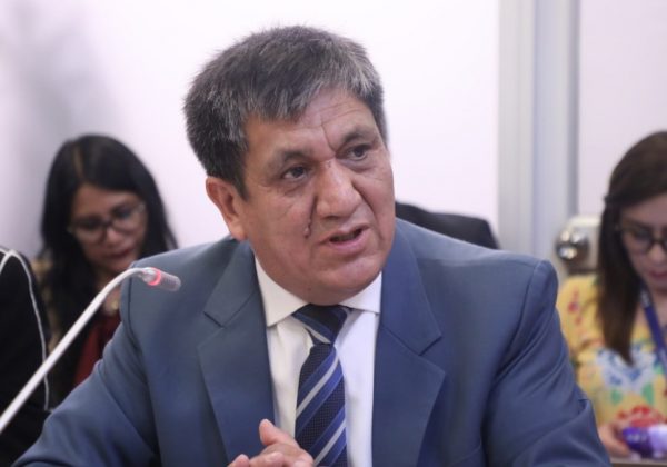 Wilson Toainga, fiscal general, alerta a la Comisión de Fiscalización sobre la falta de garantías para jueces y fiscales ante el crimen organizado. (Asamblea Nacional).
