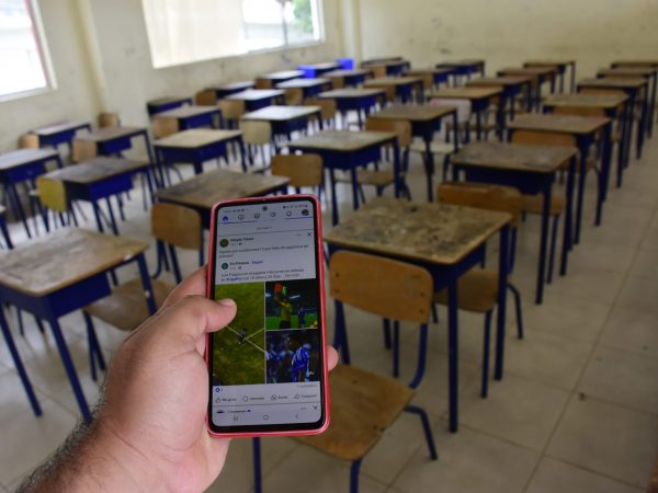 Inicio de clases en Costa-Galápagos: nueva norma prohíbe celulares en aulas para 2025-2026